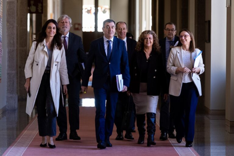 La Consellería de Educación anuncia que en 2026 la Xunta prevé convocar alrededor de 1.500 plazas de profesorado