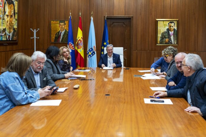 El presidente de la Diputación de Ourense, Luis Menor, preside la junta de gobierno. ALBERTE PAZ