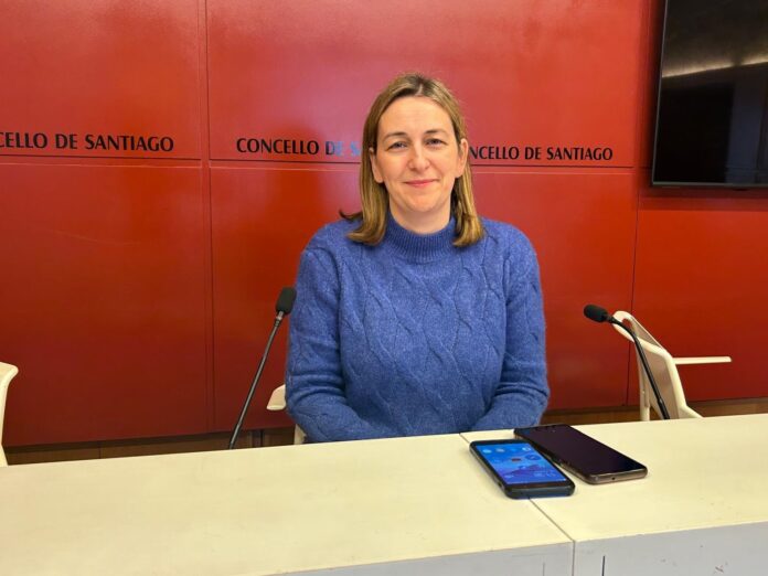 Archivo - La portavoz municipal del Ayuntamiento de Santiago, Míriam Louzao, en rueda de prensa.. AYUNTAMIENTO DE SANTIAGO - Archivo