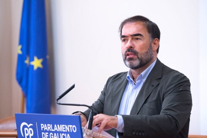 Archivo - El portavoz parlamentario del PPdeG, Alberto Pazos Couñago.. PPDEG - Archivo