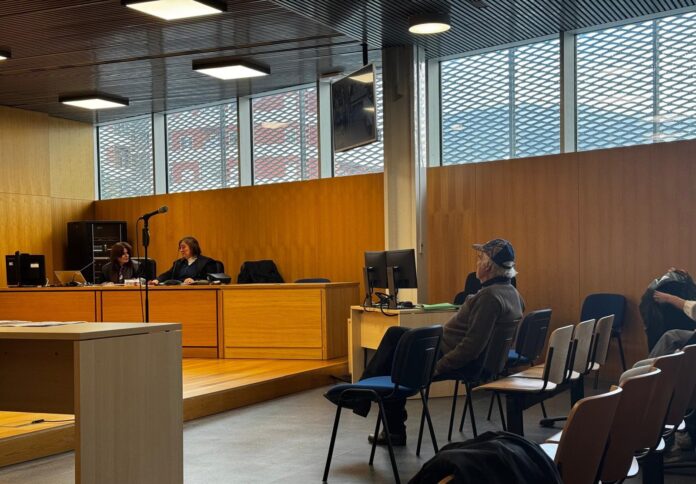 Un septuagenario ha sido condenado por amenazar a tres vecinos con una escopeta y golpear a uno de ellos con una piedra, en el Juzgado de lo Penal nº2 de Ourense. EUROPAPRESS