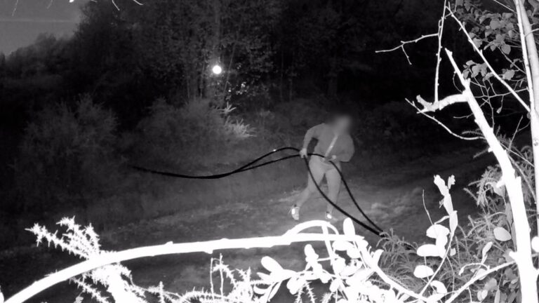 Cuatro mujeres investigadas por robar cientos de metros de cable de cobre del aeródromo de Rozas, en Lugo