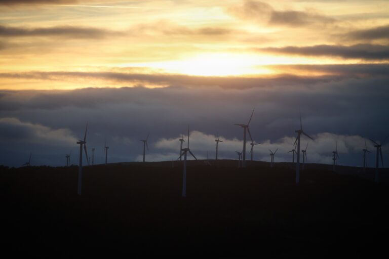 La patronal eólica, «estupefacta» por el nuevo fallo del TSXG que «genera riesgo estructural para la seguridad jurídica»