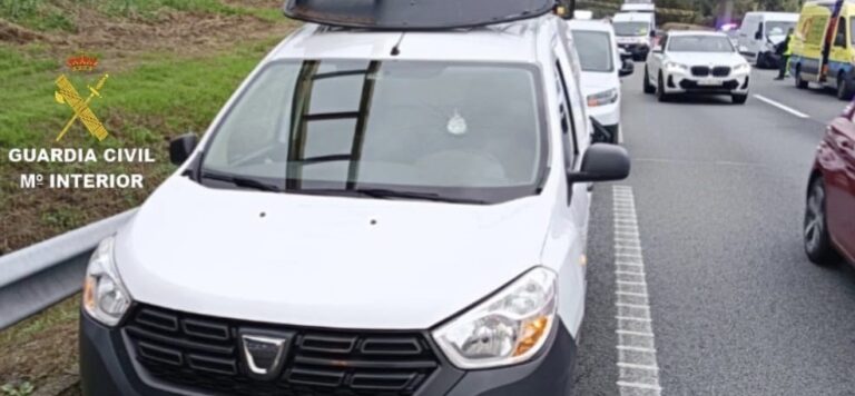 Un herido leve en un accidente múltiple en la AP-9, en Vilaboa, después de que arrojasen piedras a la calzada