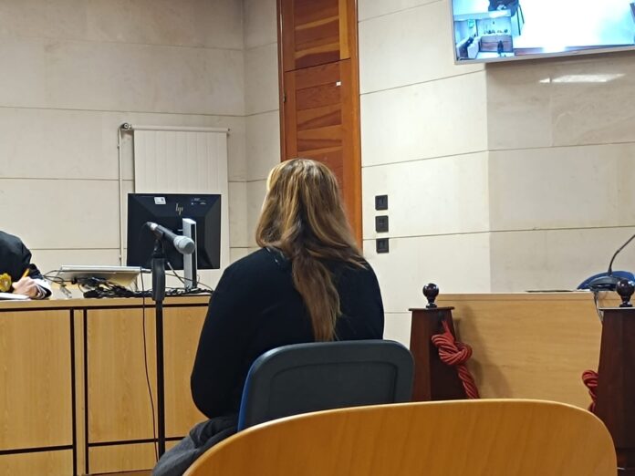 La acusada en los Juzgados de Santiago