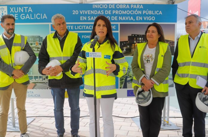 La conselleira María Martínez Allegue visita el inicio de las obras de un nuevo edificio de viviendas en Navia (Vigo).. XUNTA DE GALICIA