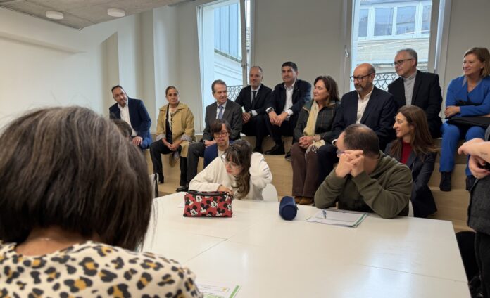 El delegado del Gobierno en Galicia, Pedro Blanco, junto al alcalde de Vigo, Abel Caballero; el delegado de Zona Franca, David Regades; o la delegada de la Xunta, Ana Ortiz, entre otra autoridades, en la inauguración de la nueva sede de Down Vigo.. DELEGACIÓN DEL GOBIERNO EN GALICIA