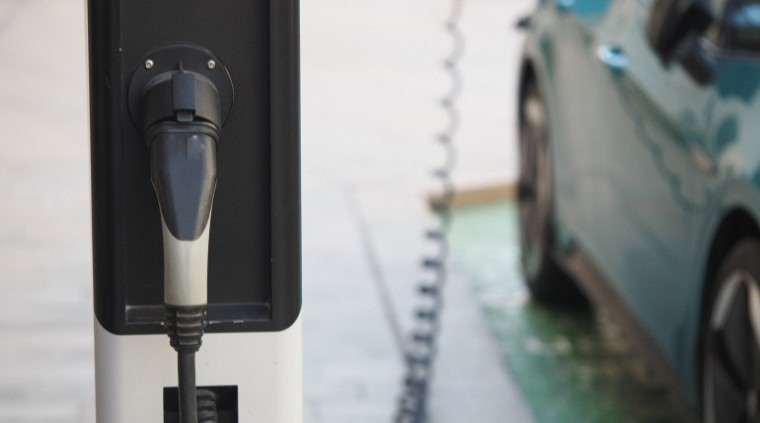 Sólo el 18% de los ayuntamientos bonifica impuestos por instalar puntos de recarga de coches eléctricos
