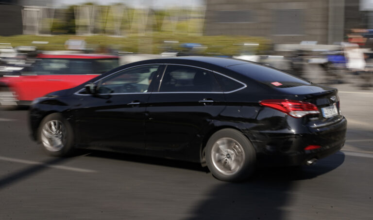 Santiago, A Coruña y Vigo piden que la Xunta no autorice nuevas licencias de VTC sin estudiar la realidad del sector