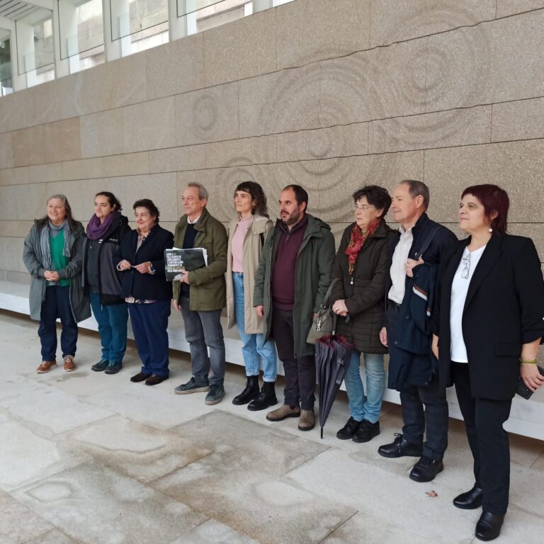 Entregan más de 19.000 firmas en apoyo a la iniciativa legislativa popular para la divulgación de la obra de Castelao