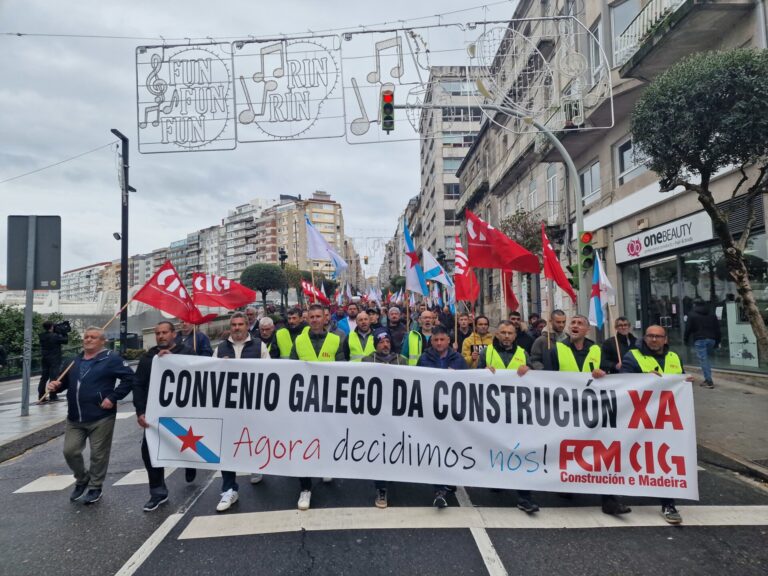 Centenares de personas reclaman un convenio gallego de la construcción para «negociar aquí y no en Madrid»