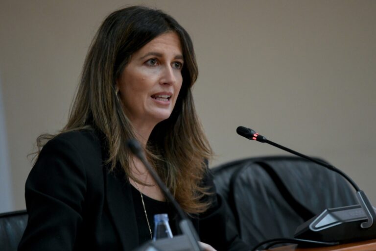 La Xunta niega discriminación por el «color político» en ayudas a ayuntamientos y el PSdeG lo tilda de «norma»