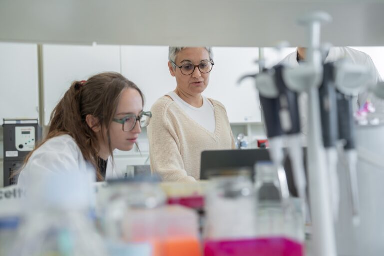 María Mayán, líder del proyecto ganador del VI Premio Zendal: «Los cribados de cáncer son una oportunidad de vida»