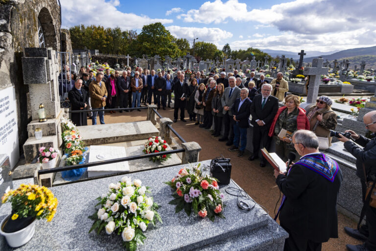 Instituciones públicas y religiosas se comprometen en Bande (Ourense) al impulso del gallego en actos fúnebres