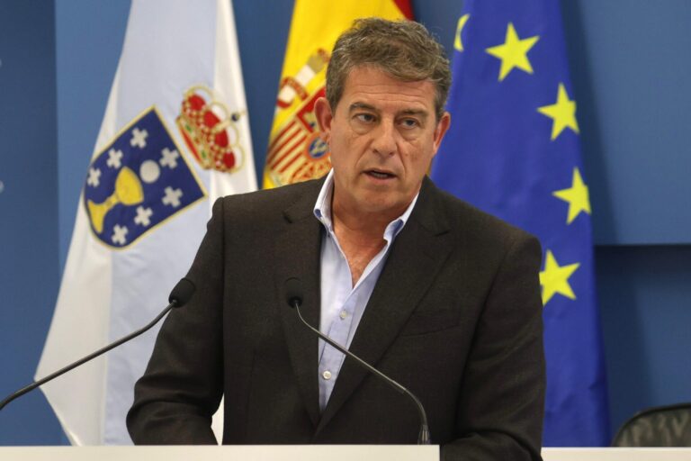 Besteiro (PSdeG) viajará esta semana a Bruselas para reunirse con los comisarios de Vivienda, Pesca, Juventud y Defensa