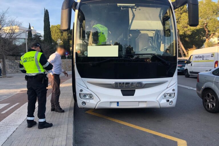 La DGT arranca este lunes una campaña de vigilancia del transporte escolar en Galicia, donde operan 3.800 líneas