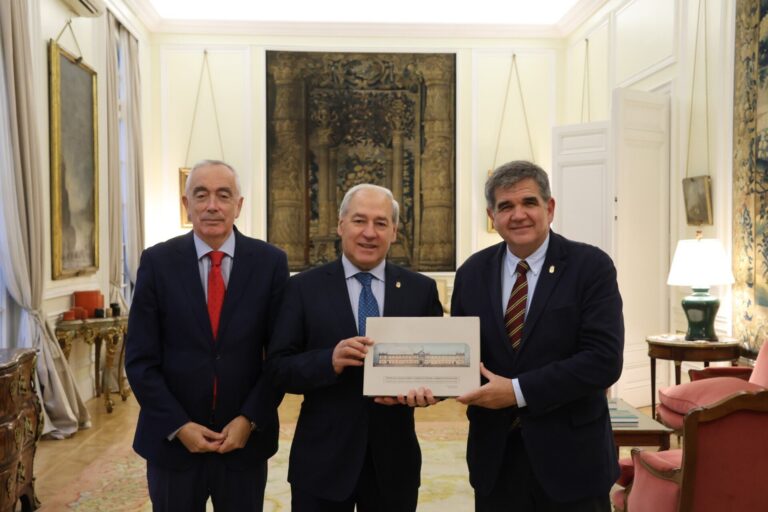 El presidente de la Diputación de Lugo se reúne con el embajador español en Argentina para explorar vías de colaboración