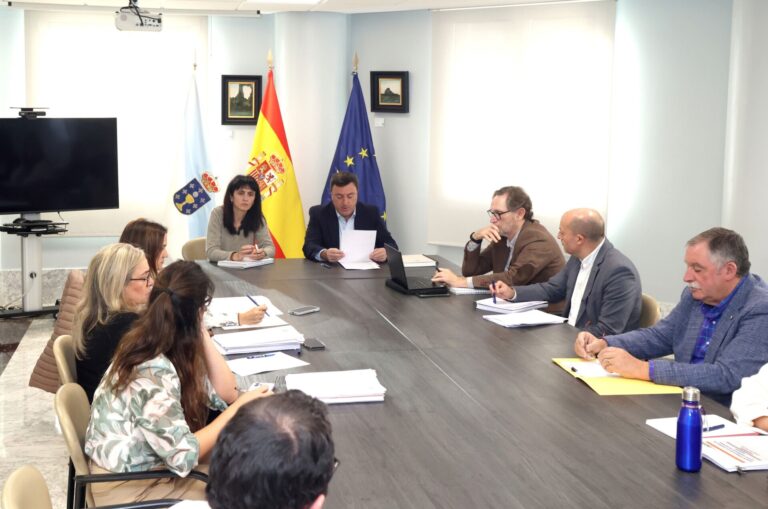 La Diputación de A Coruña crea una comisión para desarrollar el modelo de Casas de Acompañamiento a las Personas Mayores