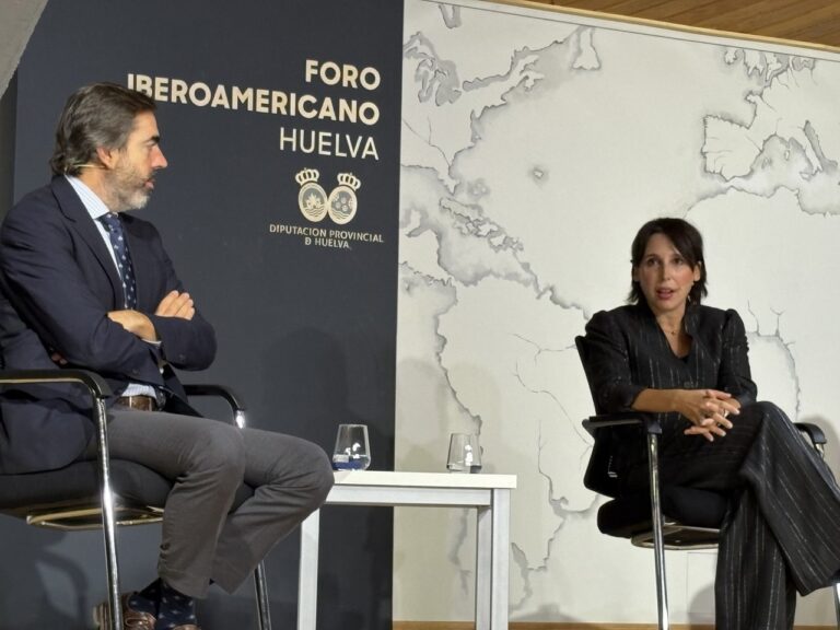 Lorenzana defiende en Huelva la simplificación de los trámites administrativos en proyectos mineros