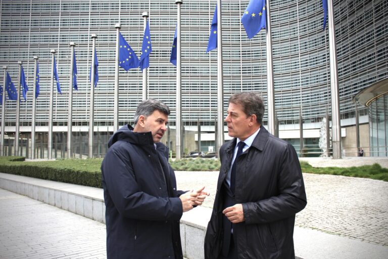 Besteiro (PSdeG) reafirma en Bruselas su rechazo a Altri: «No es un proyecto maduro ni viable para Galicia»