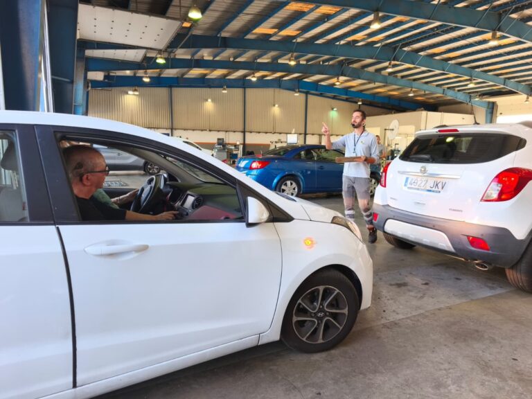 Galicia es la comunidad con más tiempo de espera para tener cita en la ITV y de las más caras para motocicletas