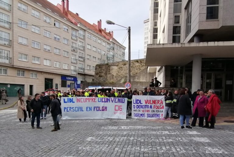 Condenan a Lidl a indemnizar con 50.000 euros a 76 trabajadores en Narón por vulnerar su derecho de huelga