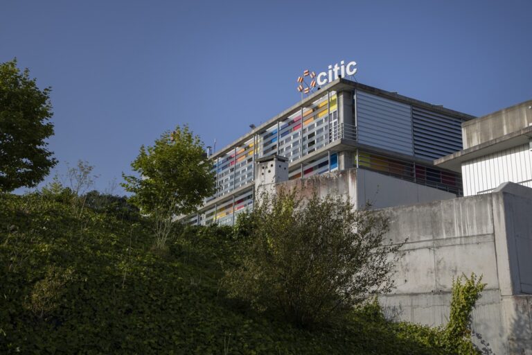 La Cátedra Inditex-UDC en Algoritmos Verdes organiza el I Simposio en Inteligencia Artificial Verde en A Coruña