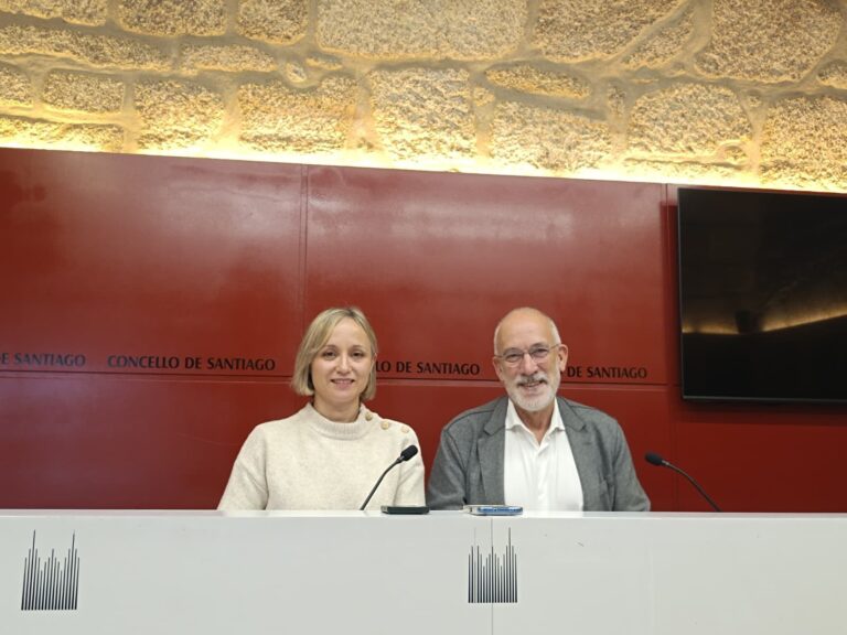 El PSOE de Santiago exige a Raxoi «explicaciones y transparencia» sobre el estado del contrato de transporte