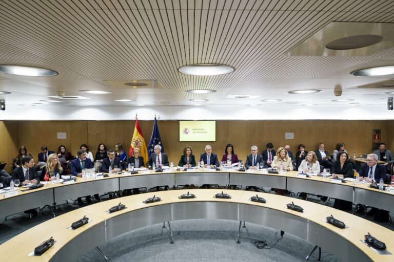 El Gobierno convoca a las comunidades este lunes para fijar la senda de estabilidad de los Presupuestos