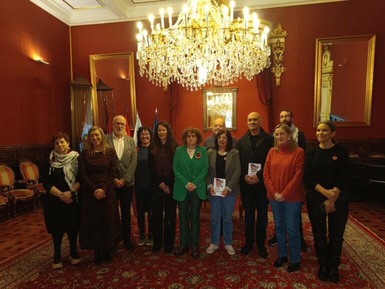 La edila palestina Hanan Kaoud llama a la «solidaridad» y a ejercer presión sobre Israel «para acabar con el genocidio»