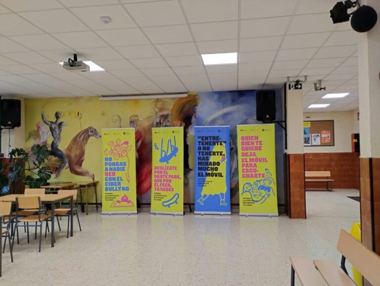 La CIG-Ensino exige la retirada de una campaña para estudiantes que no usa el gallego y que lleva el logo de la Xunta