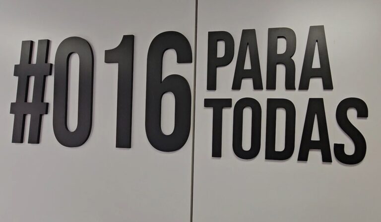 Bruselas examinará los fallos en las pulseras antimaltrato y si comprometen fondos de recuperación de la UE