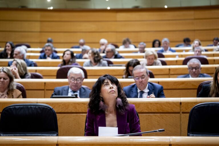 El PPdeG pide la dimisión de Ana Redondo tras la «inadmisible negligencia» del fallo en pulseras antimaltrato