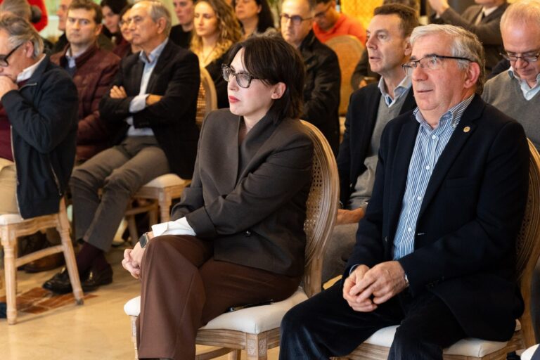 La conselleira de Economía espera que «la participación de todos» lleve a «regularizar» el contrato de Cardama y Uruguay