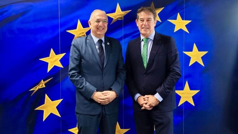 Pesca.- El comisario de Pesca traslada al PSdeG que se podría levantar el veto al palangre en 2026 por su «bajo impacto»