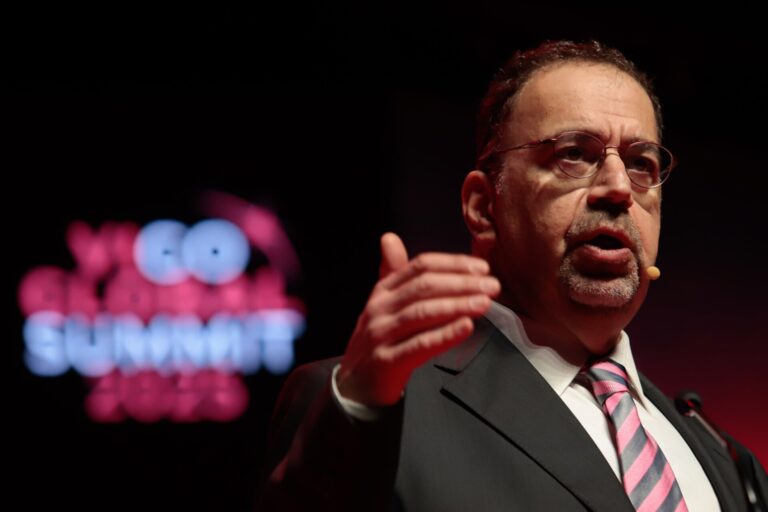 El Nobel Daron Acemoglu pide una IA «protrabajador» y no «automatizadora» para evitar «problemas con la democracia»