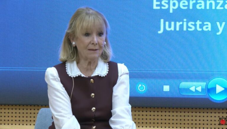 Esperanza Aguirre confía en hacer a Feijóo liberal «poco a poco» y pide «no tragar» con que Vox «no es constitucional»