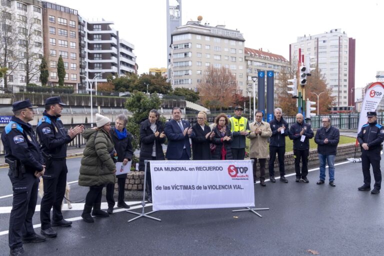 A Coruña rinde homenaje a víctimas de siniestros viarios en un acto institucional