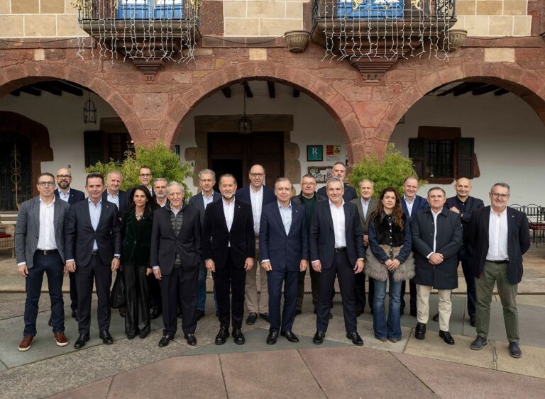 El presidente y el CEO de Abanca trasladan a empresarios de Ourense su apoyo tras los incendios del verano