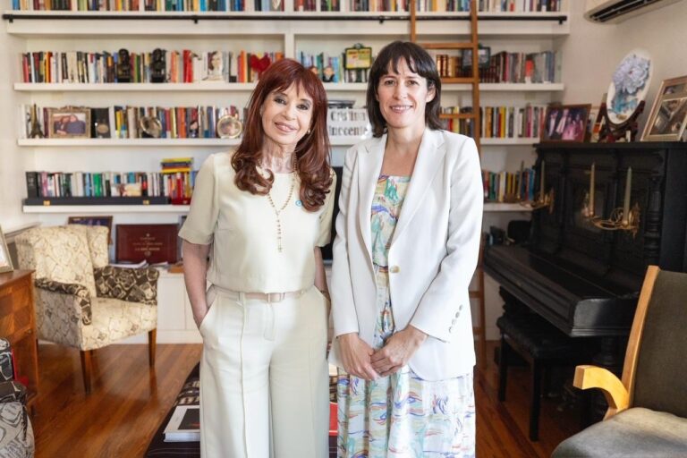 Pontón comparte con Cristina Kirchner la preocupación del BNG por «el lawfare y el avance de la extrema derecha»