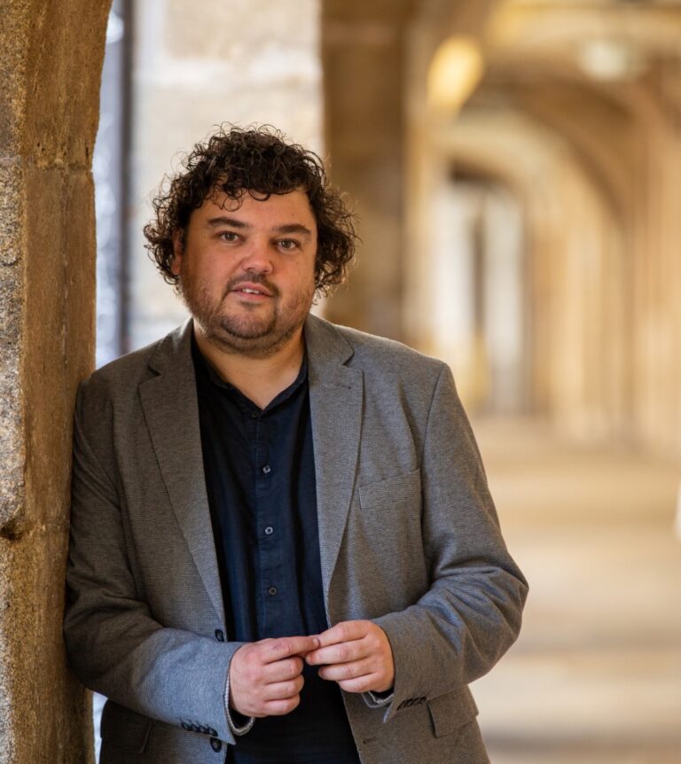 Torrado lanza ‘Tiro libre’, libro que regatea un sistema político gallego «viciado» a través de historias deportivas