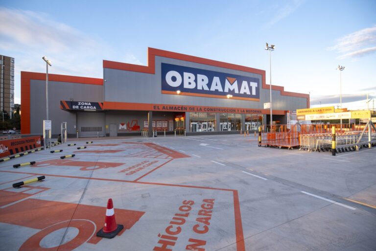 La empresa de distribución de materiales de construcción Obramat abrirá el próximo año en Ourense y A Coruña