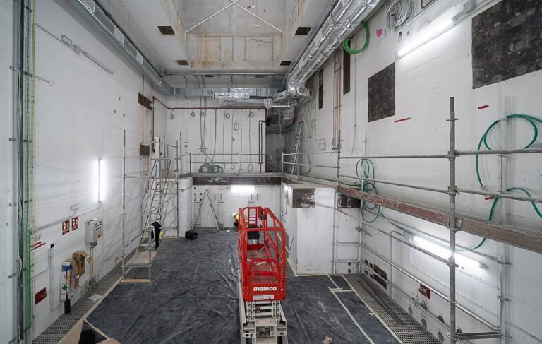 Rueda avanza que este fin de semana llegará a Galicia el acelerador de protones para el Centro de Protonterapia