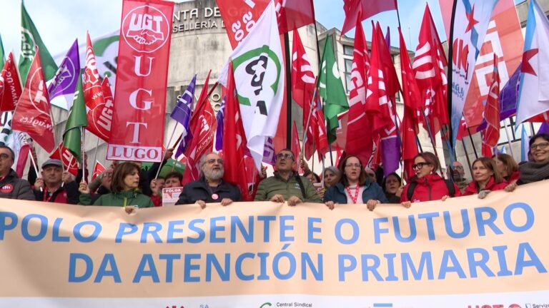 Concentración ante Sanidade en plena negociación para parar la huelga de Primaria: insisten en la retirada de los FEAP