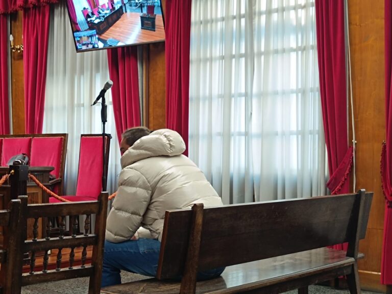 Un acuerdo con Fiscalía permite al acusado de tirotear a un vecino rebajar su pena de prisión a cinco años y medio