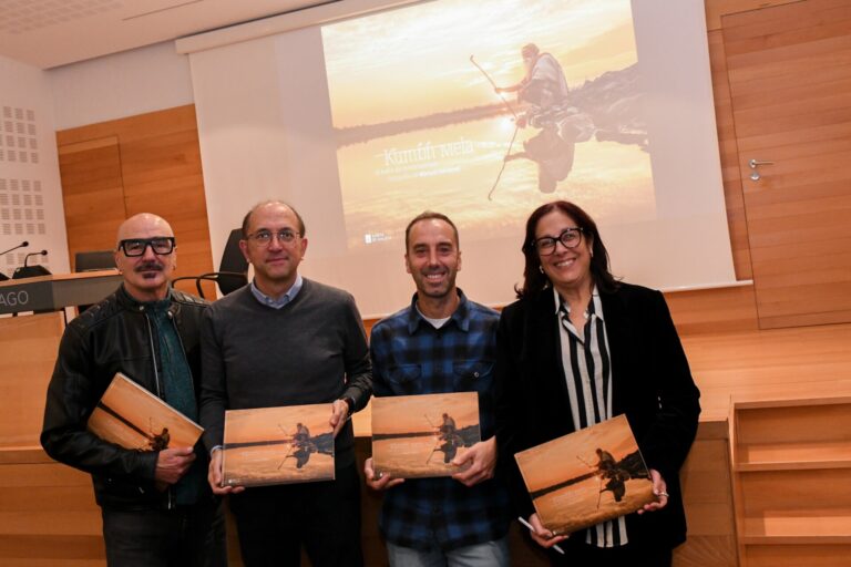 La exposición de Valcárcel sobre el Kumbh Mela alarga su estancia en el Museo de las Peregrinaciones hasta marzo de 2026