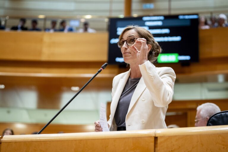 Mónica García insiste a las CCAA para aprobar un protocolo de actuación común frente a la gripe antes del 1 de diciembre