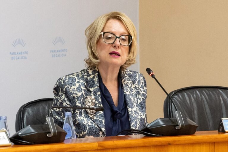 La Xunta concluye con un estudio que Galicia formará a más médicos de los que se darán de baja del Sergas