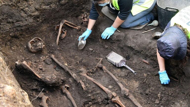 La USC y el Imelga analizan los cuatro cuerpos exhumados en Luou (A Coruña) para confirmar si son de antifranquistas