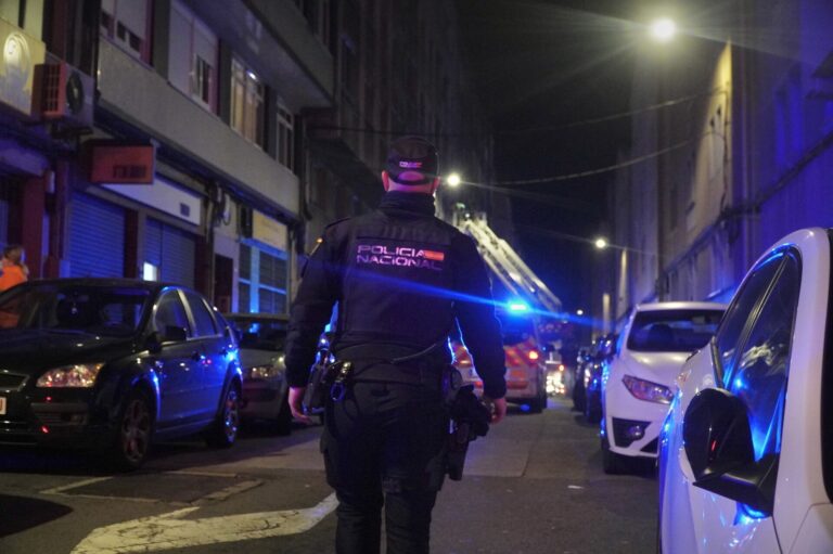 Los arrestados por el incendio en un edificio de A Coruña son un vecino y un electricista